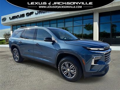 Used 2025 Chevrolet Traverse LT