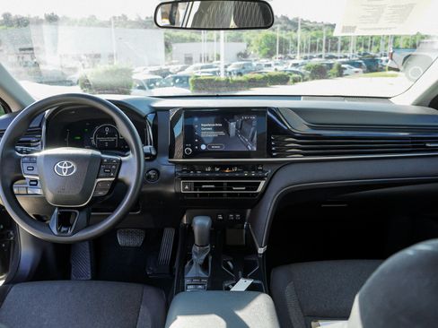 Used 2025 Toyota Camry LE AWD/4WD image 35