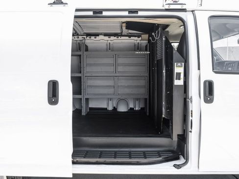 Used 2019 Chevrolet Express 3500 w/ Driver Convenience Package RWD image 33