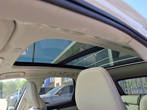 Certified 2023 Volvo XC60 T8 Ultimate w/ Climate Package AWD/4WD image 15