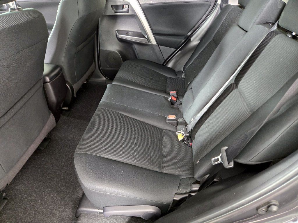Used 2018 Toyota RAV4 LE w/ Carpet Mat Package FWD image 17