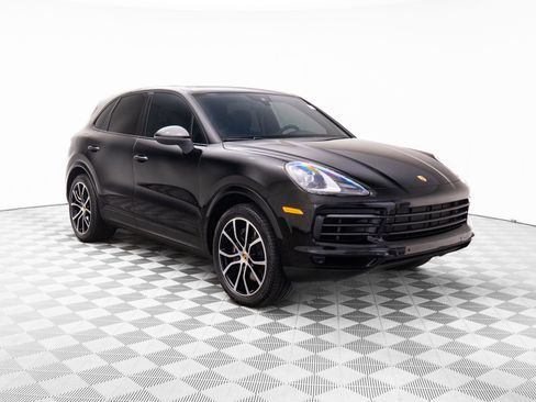 Certified 2023 Porsche Cayenne Platinum Edition image 6