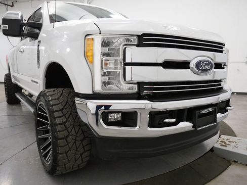 Used 2021 Ford F250 XLT w/ XLT Premium Package image 15