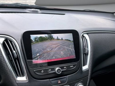 Used 2018 Chevrolet Malibu LT FWD image 14