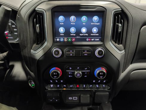 Used 2022 GMC Sierra 3500 Denali w/ Denali Ultimate Package image 12