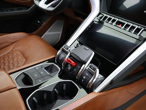 Used 2019 Lamborghini Urus AWD/4WD image 38