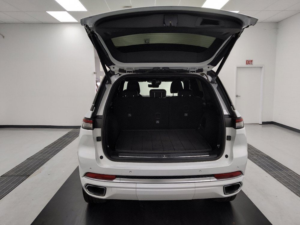 Used 2022 Jeep Grand Cherokee Summit w/ Advanced Protech Group IV AWD/4WD image 29