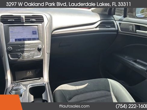 Used 2020 Ford Fusion SE FWD image 27