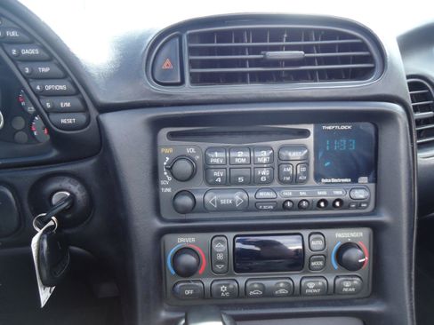 Used 2001 Chevrolet Corvette Convertible w/ Preferred Equipment Group2 RWD image 15