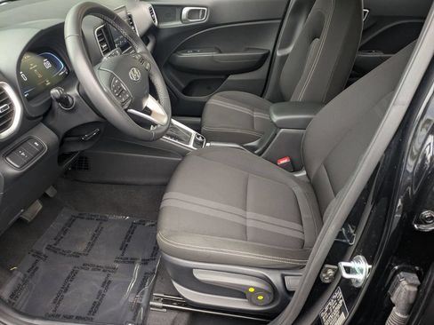 Used 2025 Hyundai Venue SEL FWD image 20