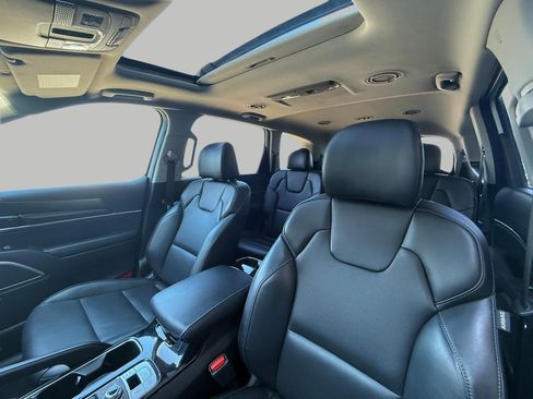 Used 2025 Kia Telluride S image 47
