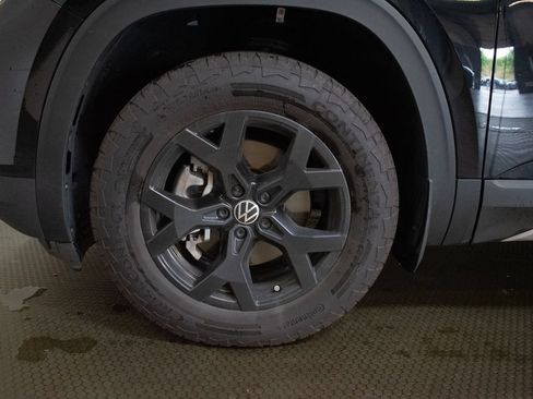 Used 2024 Volkswagen Atlas Peak Edition SE AWD/4WD image 9