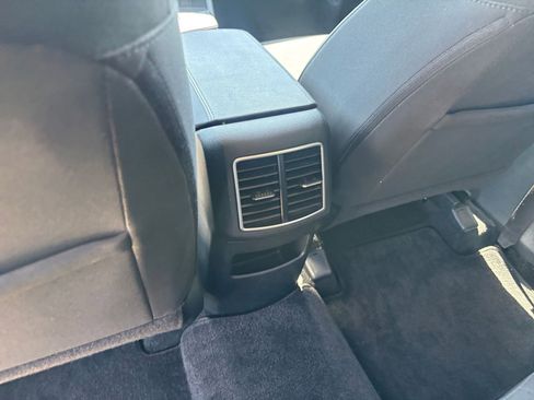 Used 2025 Kia Sportage LX FWD image 23