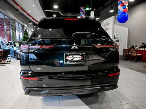 Used 2025 Mitsubishi Outlander ES image 6