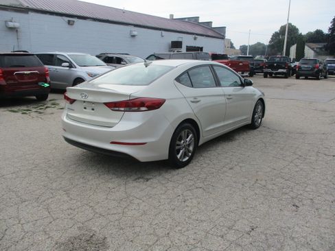 Used 2017 Hyundai Elantra SE FWD image 6
