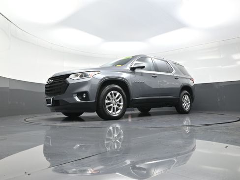 Used 2020 Chevrolet Traverse LT w/ LPO, Black Accent Package image 11