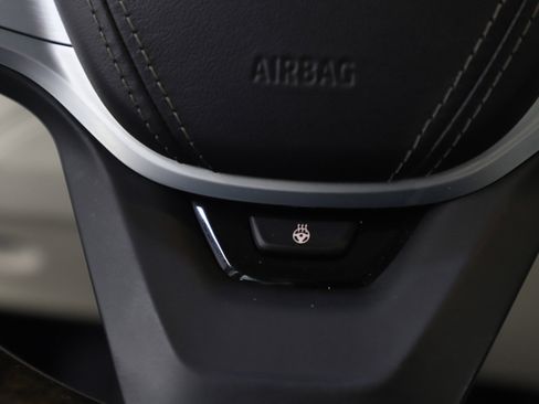 Used 2020 BMW 750i xDrive w/ Executive Package image 34