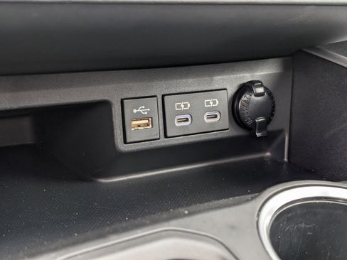 Used 2023 Toyota Highlander XLE image 23