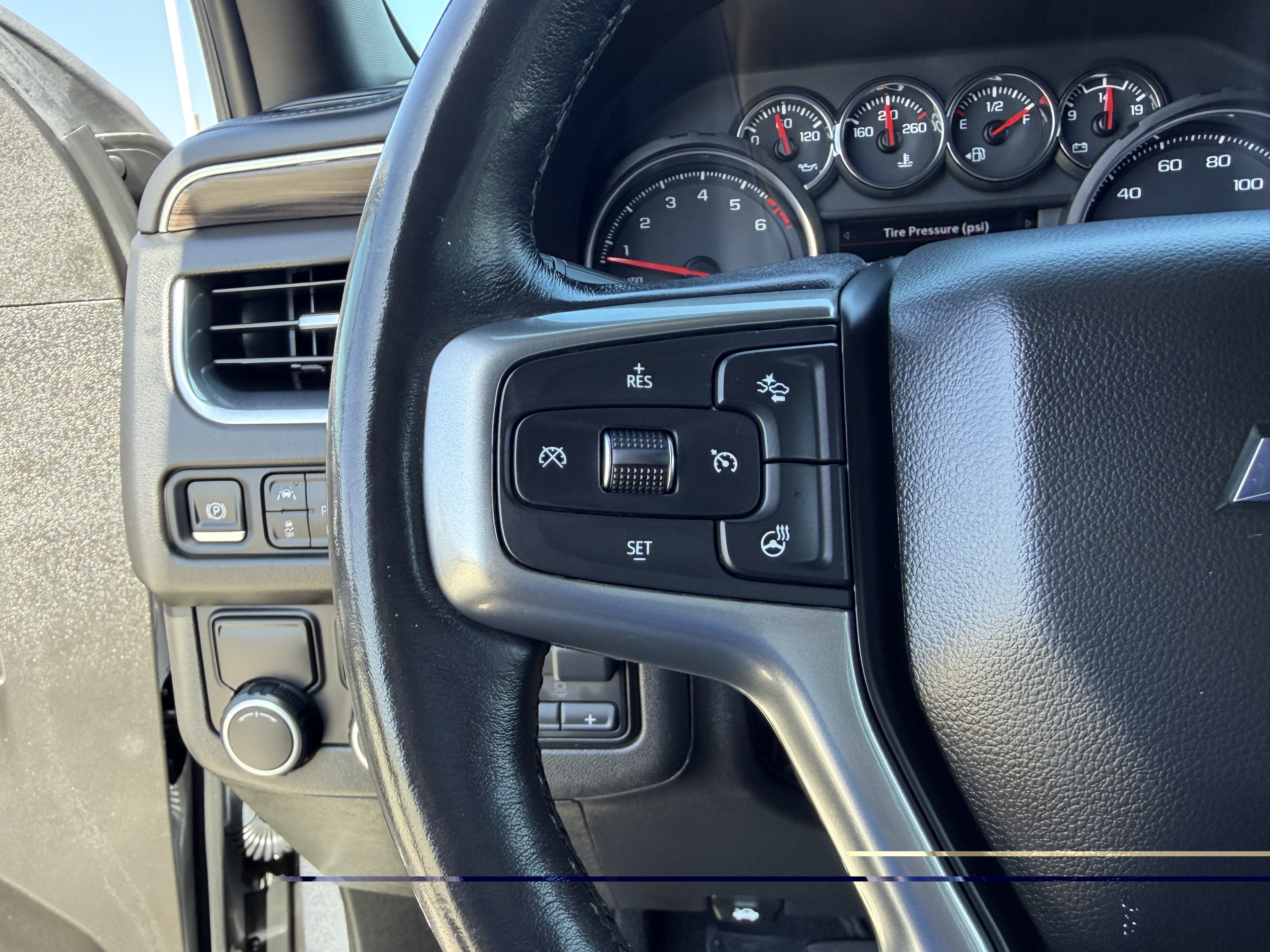 Used 2021 Chevrolet Tahoe LT w/ LT Signature Package RWD image 27