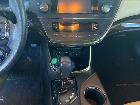 Used 2013 Toyota Avalon XLE Touring image 2