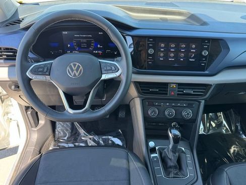 Used 2022 Volkswagen Taos SE FWD image 16