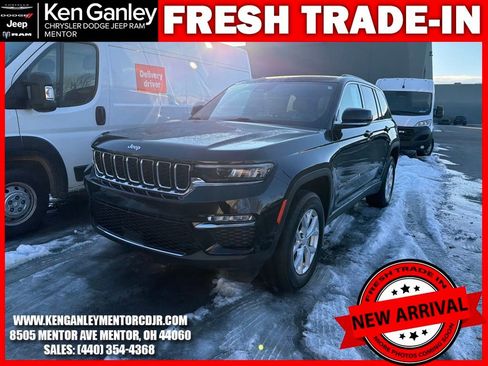 Used 2023 Jeep Grand Cherokee Limited image 3