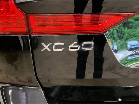 Certified 2023 Volvo XC60 B5 Core w/ Climate Package AWD/4WD image 24
