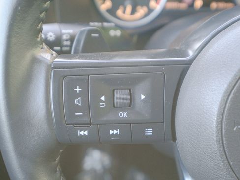 Used 2025 Nissan Pathfinder SV image 36