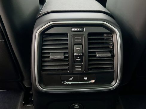 Certified 2026 Porsche Macan AWD/4WD image 27