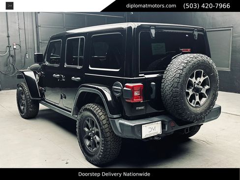 Used 2021 Jeep Wrangler Unlimited Rubicon AWD/4WD image 5