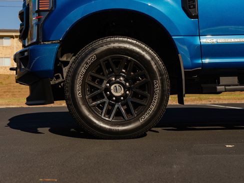 Used 2022 Ford F250 Lariat w/ Black Appearance Pkg image 9