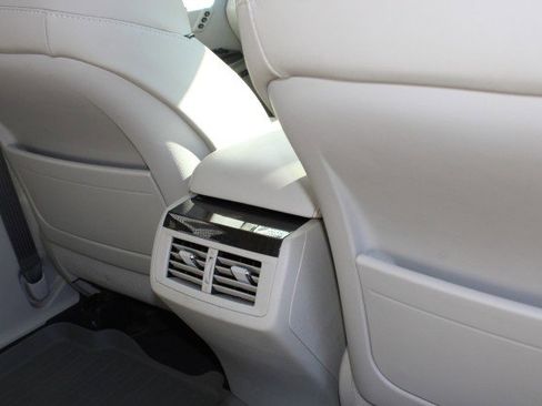 Used 2013 Toyota Venza Limited image 18