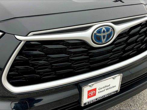 Used 2023 Toyota Highlander LE image 29