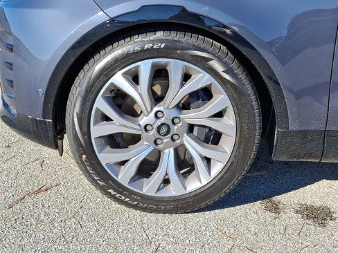 New 2026 Land Rover Discovery Limited Edition image 2