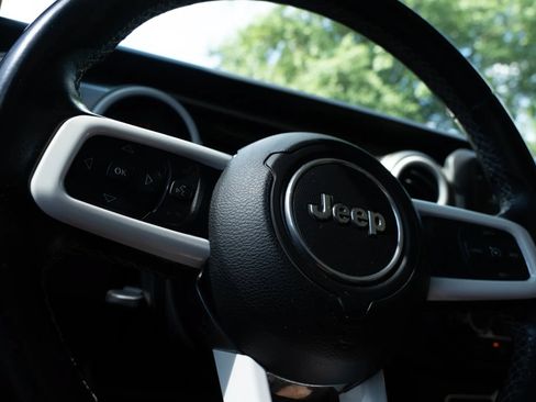 Used 2020 Jeep Wrangler Unlimited Sahara AWD/4WD image 31