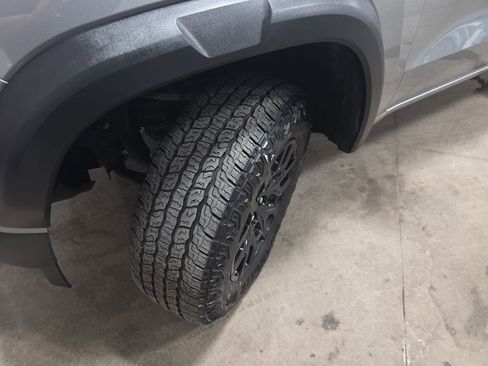 Used 2023 Chevrolet Colorado Trail Boss w/ Technology Package image 35