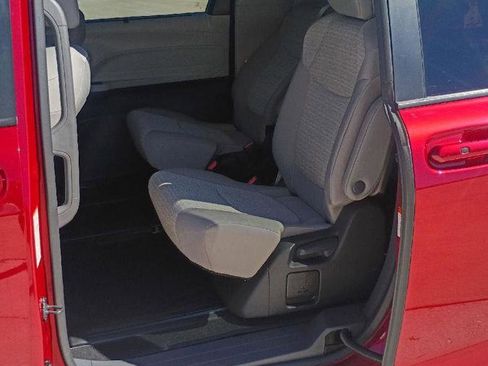 Used 2023 Toyota Sienna LE image 12