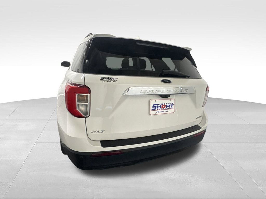 Used 2023 Ford Explorer XLT AWD/4WD image 11