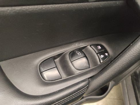 Used 2016 Nissan Rogue SV AWD/4WD image 27