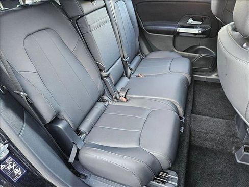 Used 2025 Mercedes-Benz GLB 250 image 17