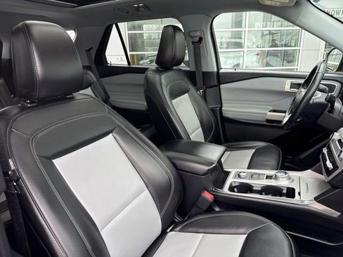 Used 2022 Ford Explorer XLT w/ Equipment Group 202A image 33