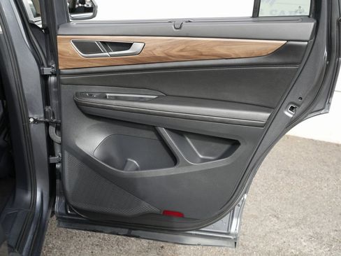 Used 2024 Volkswagen Atlas SE image 39