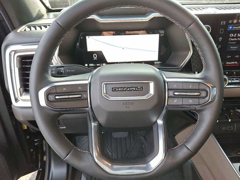 Used 2025 GMC Canyon Denali w/ LPO, Denali Black Edition image 20