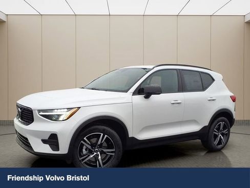 New 2026 Volvo XC40 B5 Core image 1