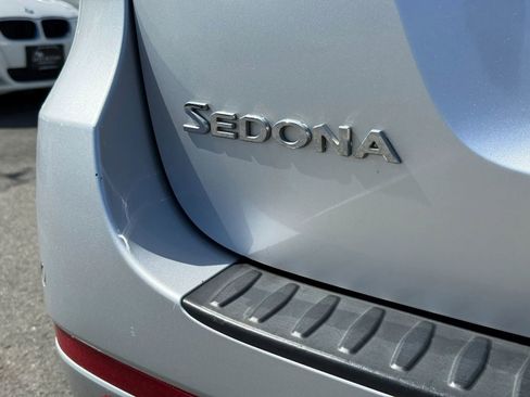 Used 2016 Kia Sedona LX w/ LX Convenience Package FWD image 7