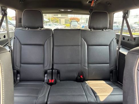 Used 2025 Chevrolet Suburban Premier AWD/4WD image 36