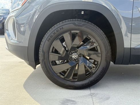 New 2026 Volkswagen Atlas SE image 9