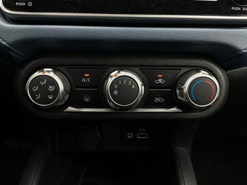 Used 2025 Nissan Versa SV image 25