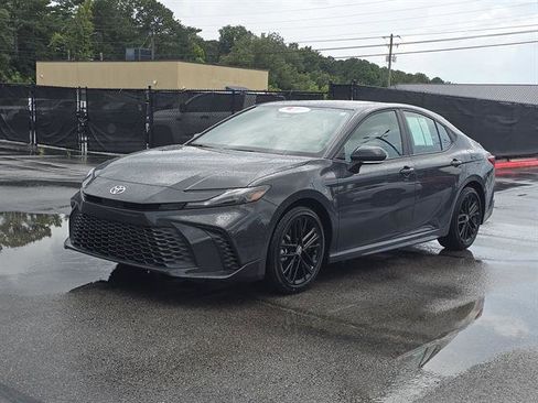 Certified 2025 Toyota Camry SE image 1
