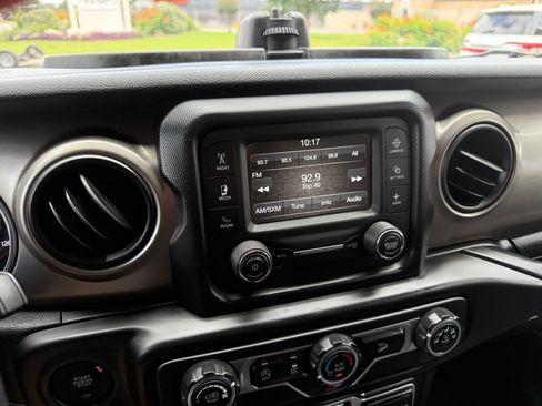Used 2018 Jeep Wrangler Unlimited Sport S AWD/4WD image 22